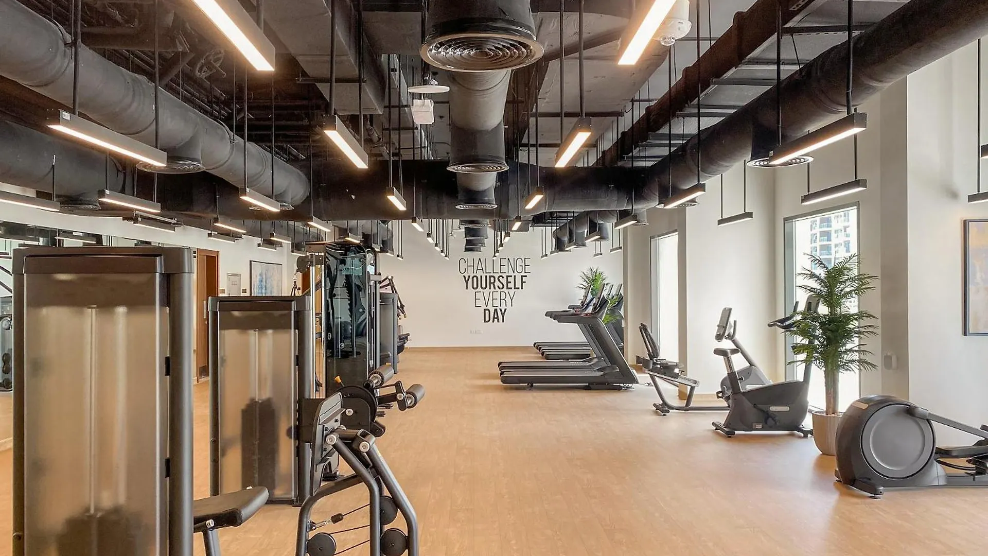 두바이 Vayk - Modern 2Bd With Pool View In Town Square 아파트