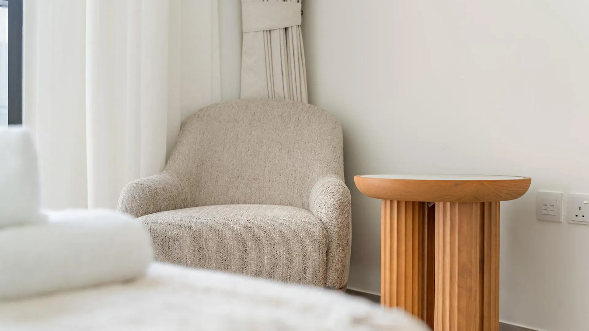 두바이 Vayk - Modern 2Bd With Pool View In Town Square 아파트