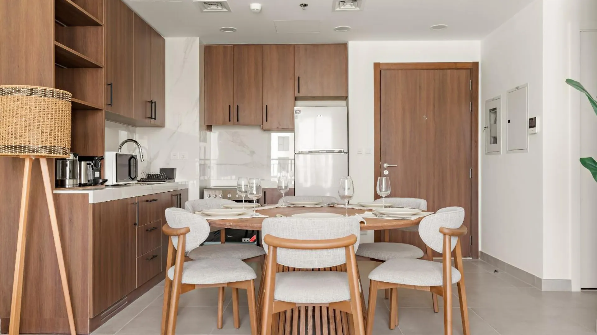 Vayk - Modern 2Bd With Pool View In Town Square Apartment Dubai