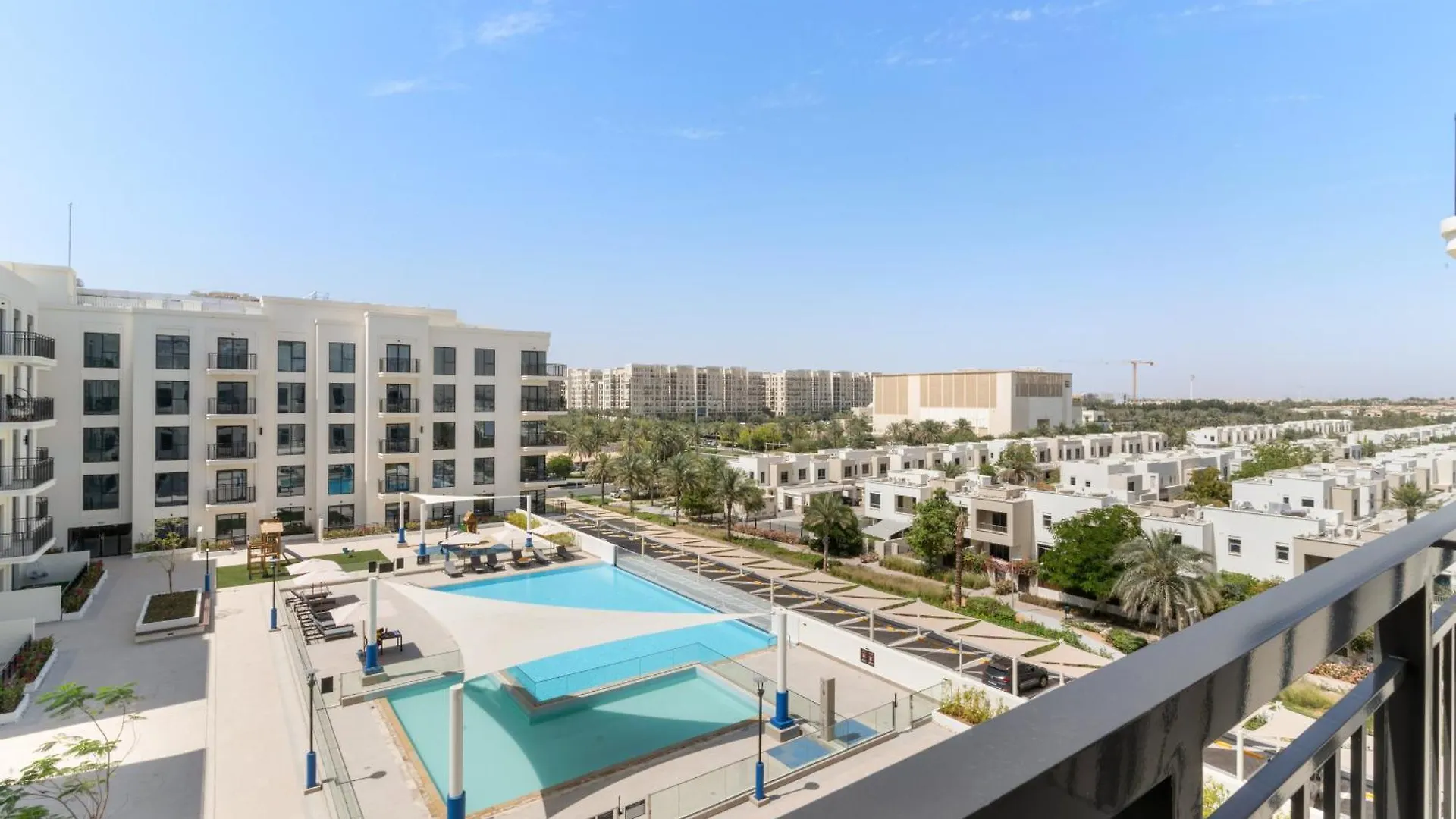 Vayk - Modern 2Bd With Pool View In Town Square Apartment Dubai